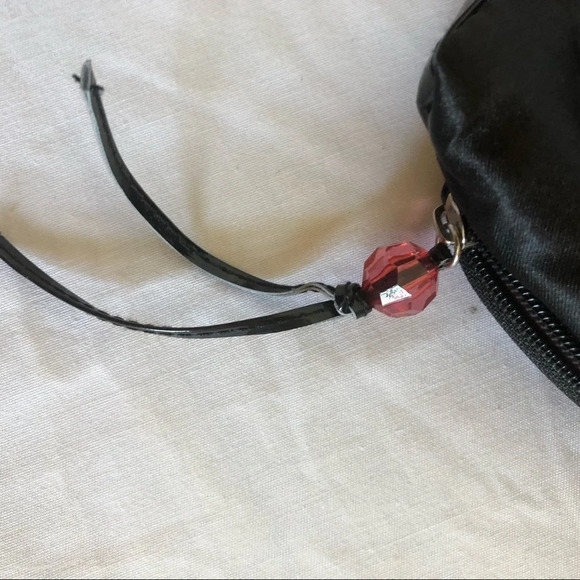 5/$25 LANCÔME Makeup Bag Zip Bead Pull Closure Black Red  Roses 6.5”x9.5” - Picture 6 of 6